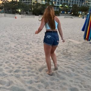 Meet your Posher, Hallie